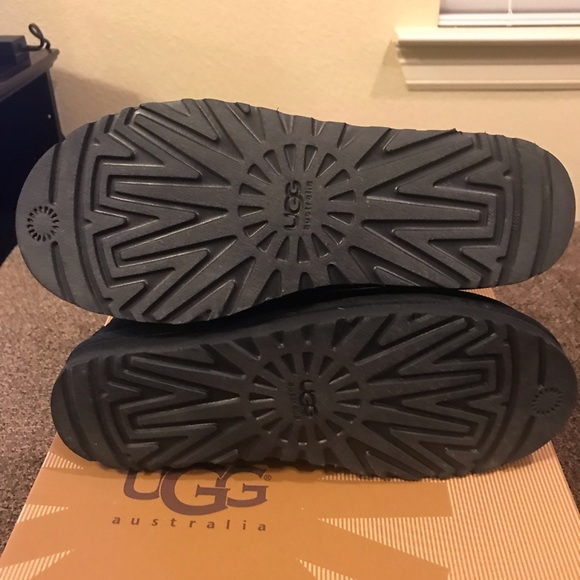 Authentic Ugg - Picture 6 of 8